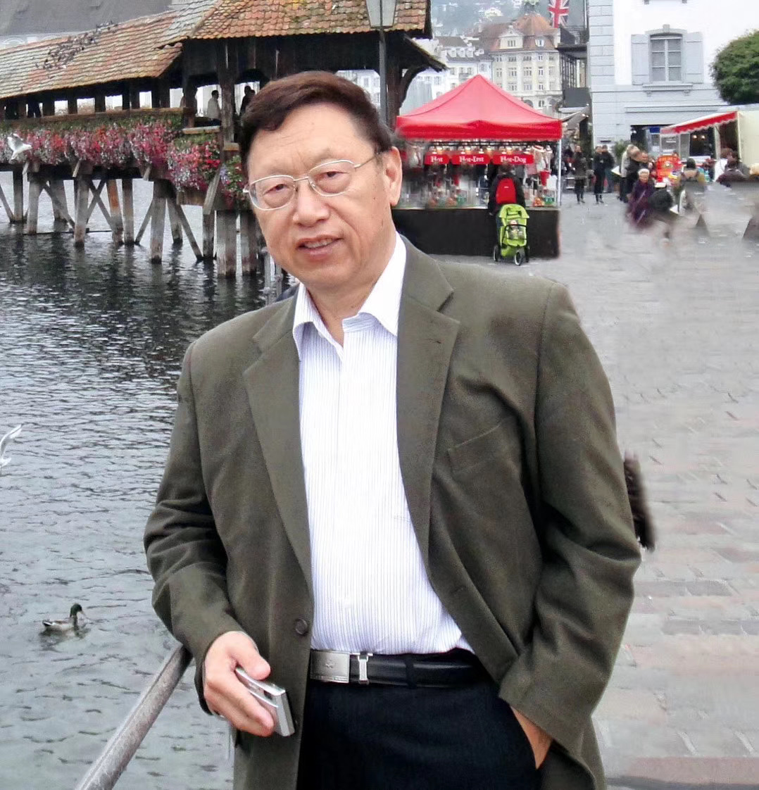 《咬文嚼字》创办人郝铭鉴去世，与读者并肩“捍卫语言的纯洁”