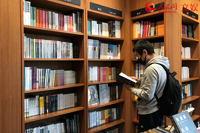 北京市民打卡书店、公园：最是一年春好处